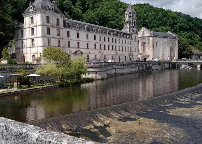 Magic Couples Only One Level Spacious *